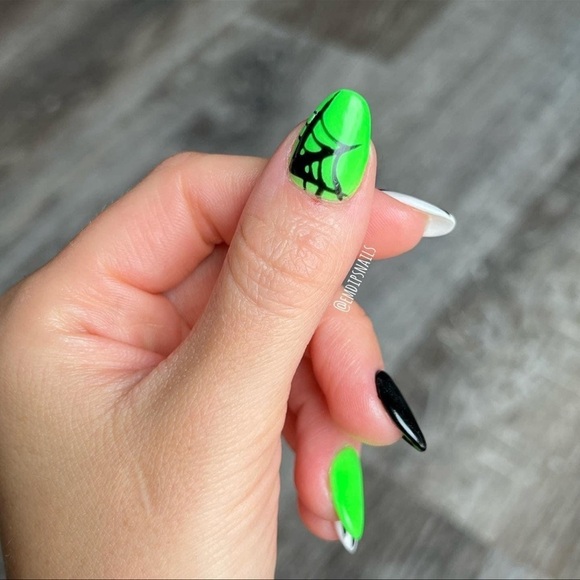 Sparkle & Co. Neon Green Pick Your Poison Nail Dip Powder - Picture 3 of 10